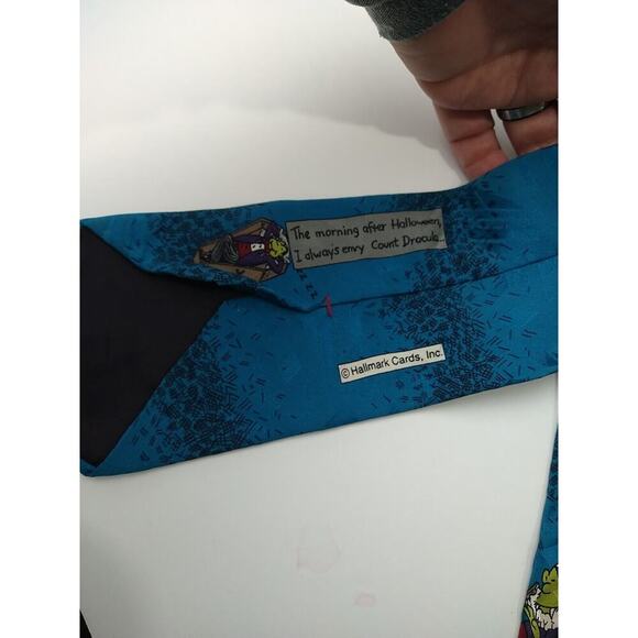 Celebrations Hallmark Men's Halloween Tie Dracula Haunted House - Picture 6 of 8